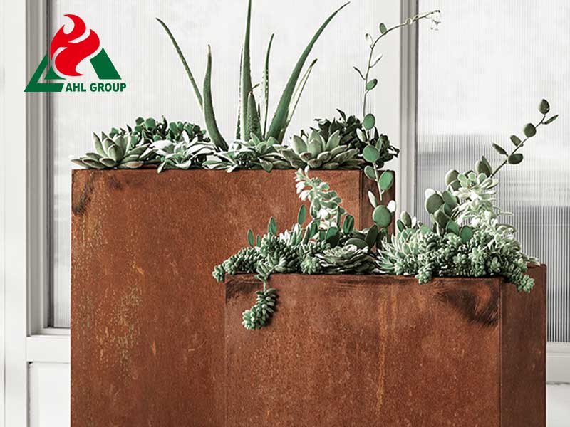 Eye-catching art planter Factory